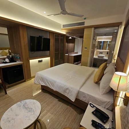 Hotel Golden Nest Thane Zewnętrze zdjęcie